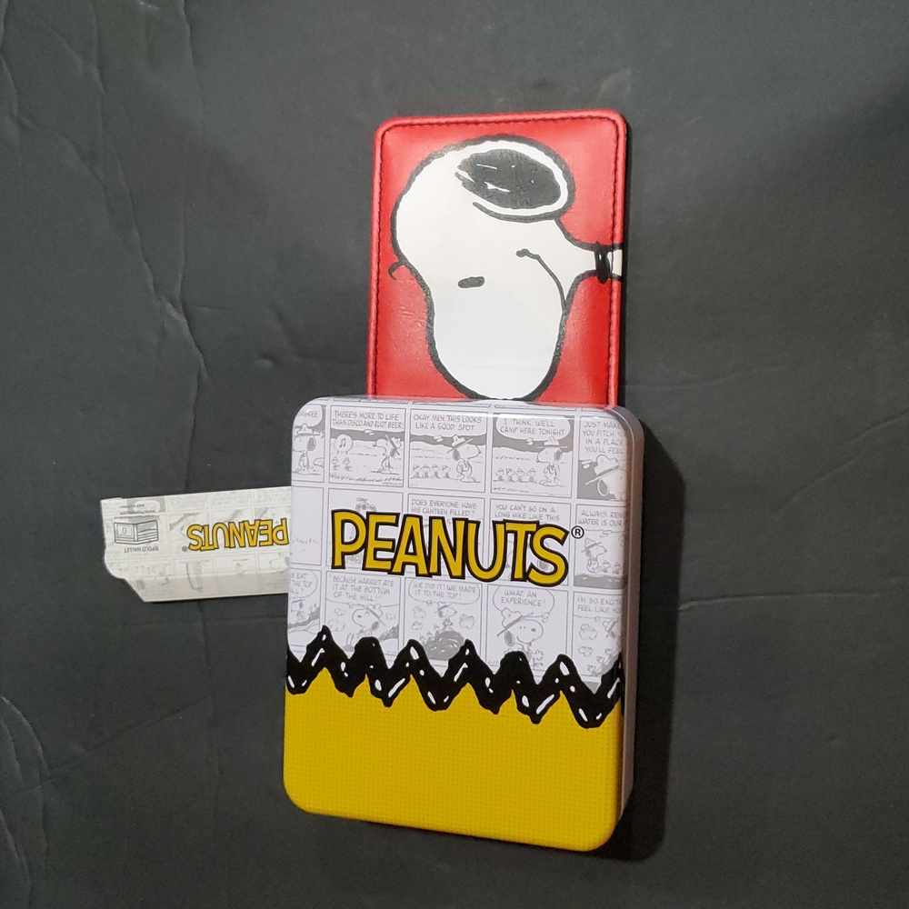 Peanuts Snoopy red oversized Snoopy printed bi-fold wallet in peanuts tin case - Picture 6 of 8